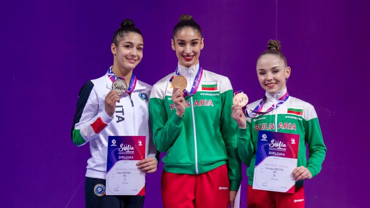 Българските грации блеснаха на Световната купа по художествена гимнастика в София